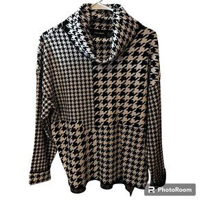 QED London Roll Neck Sweater in Monochrome Grid Print, Black & White/Size - XS